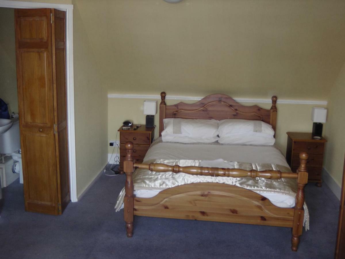 דייס Beeches Guest House מראה חיצוני תמונה