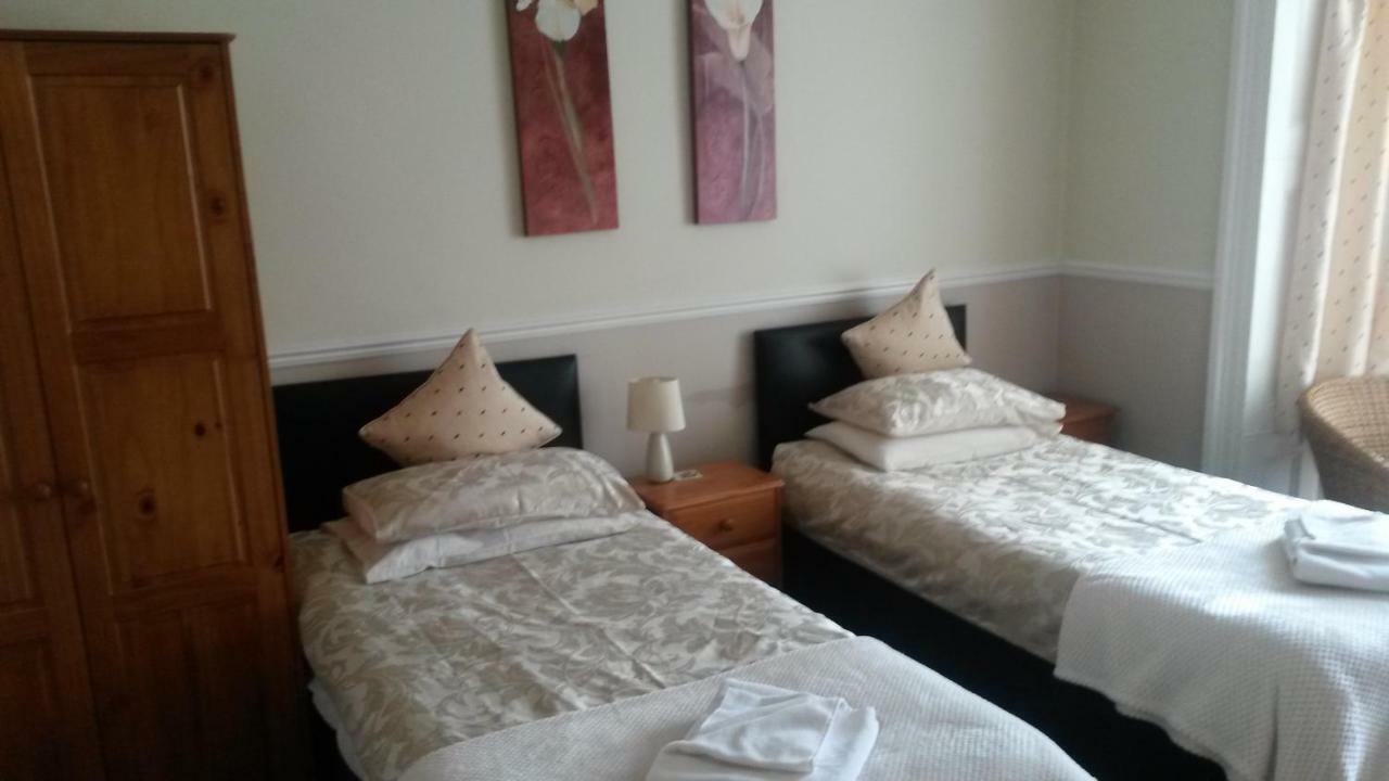 דייס Beeches Guest House מראה חיצוני תמונה